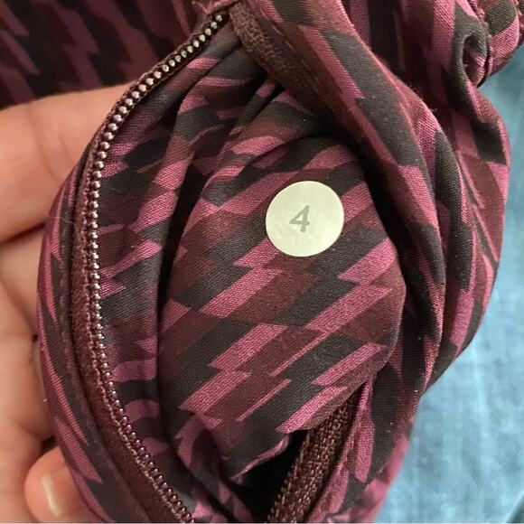 Lululemon Tracker Short III 4-way Stretch Bordeaux Drama  sz 4 EUC - Picture 10 of 10